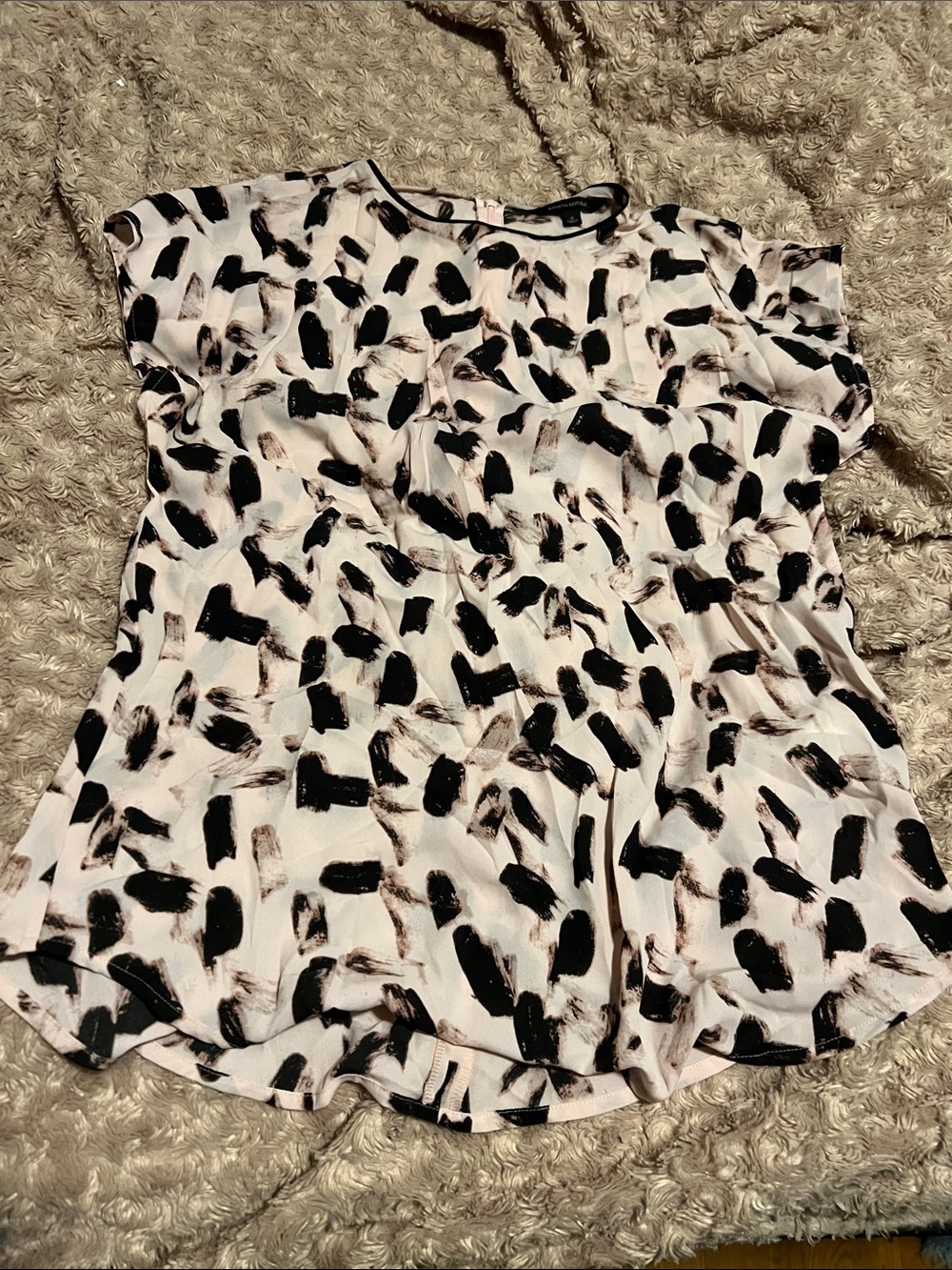 Banana Republic Short Sleeve Brushstroke Print Top - Black/Brown on Light Pink